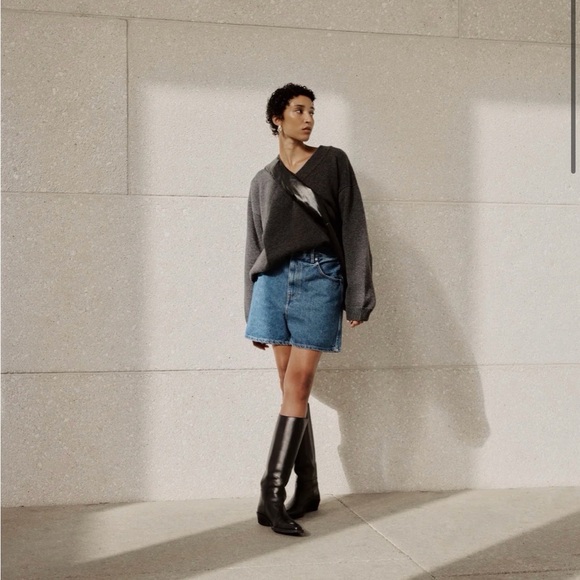 James Street Co NWT 29 JS Relaxed Denim Short Mid Wash - Picture 2 of 12